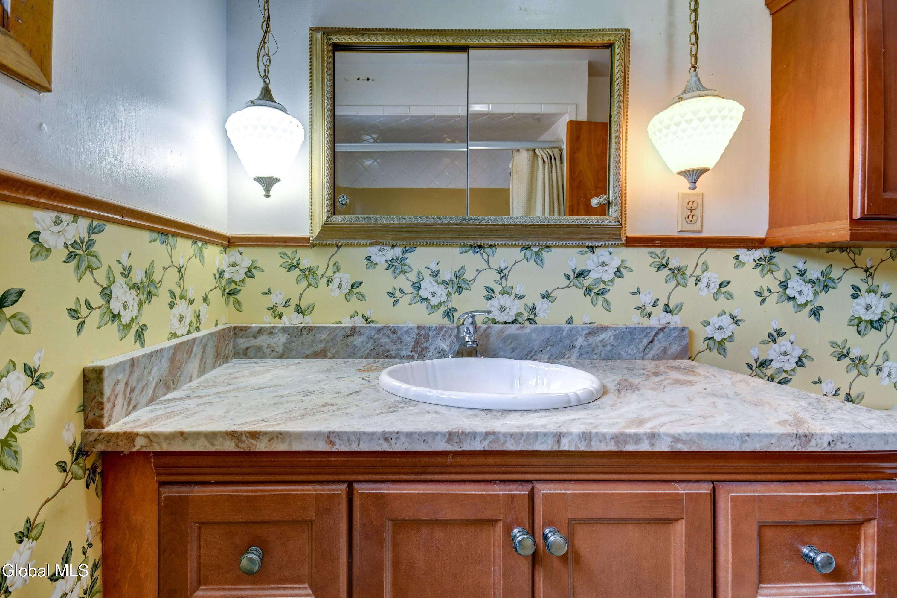 905 Midline Road Amsterdam NY 12010