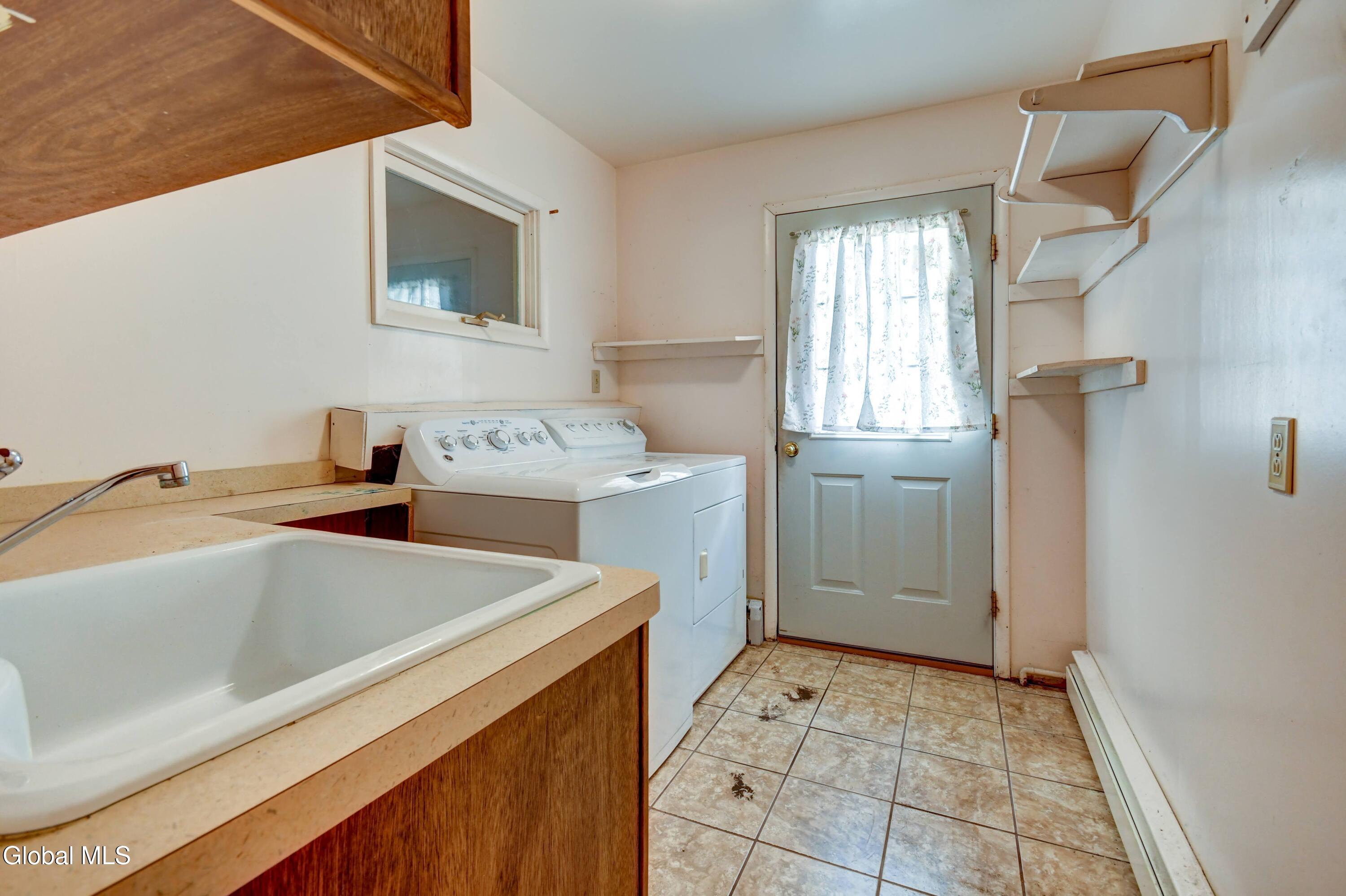 905 Midline Road Amsterdam NY 12010