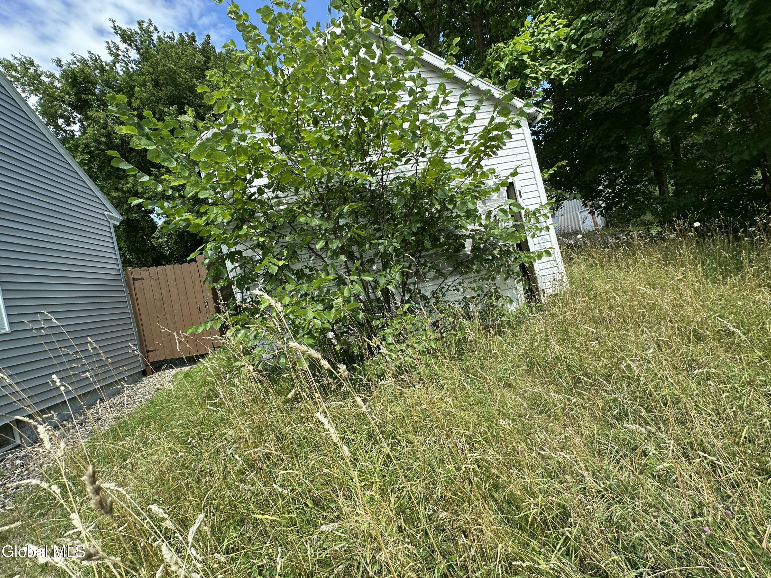 6 Henry Street Amsterdam NY 12010