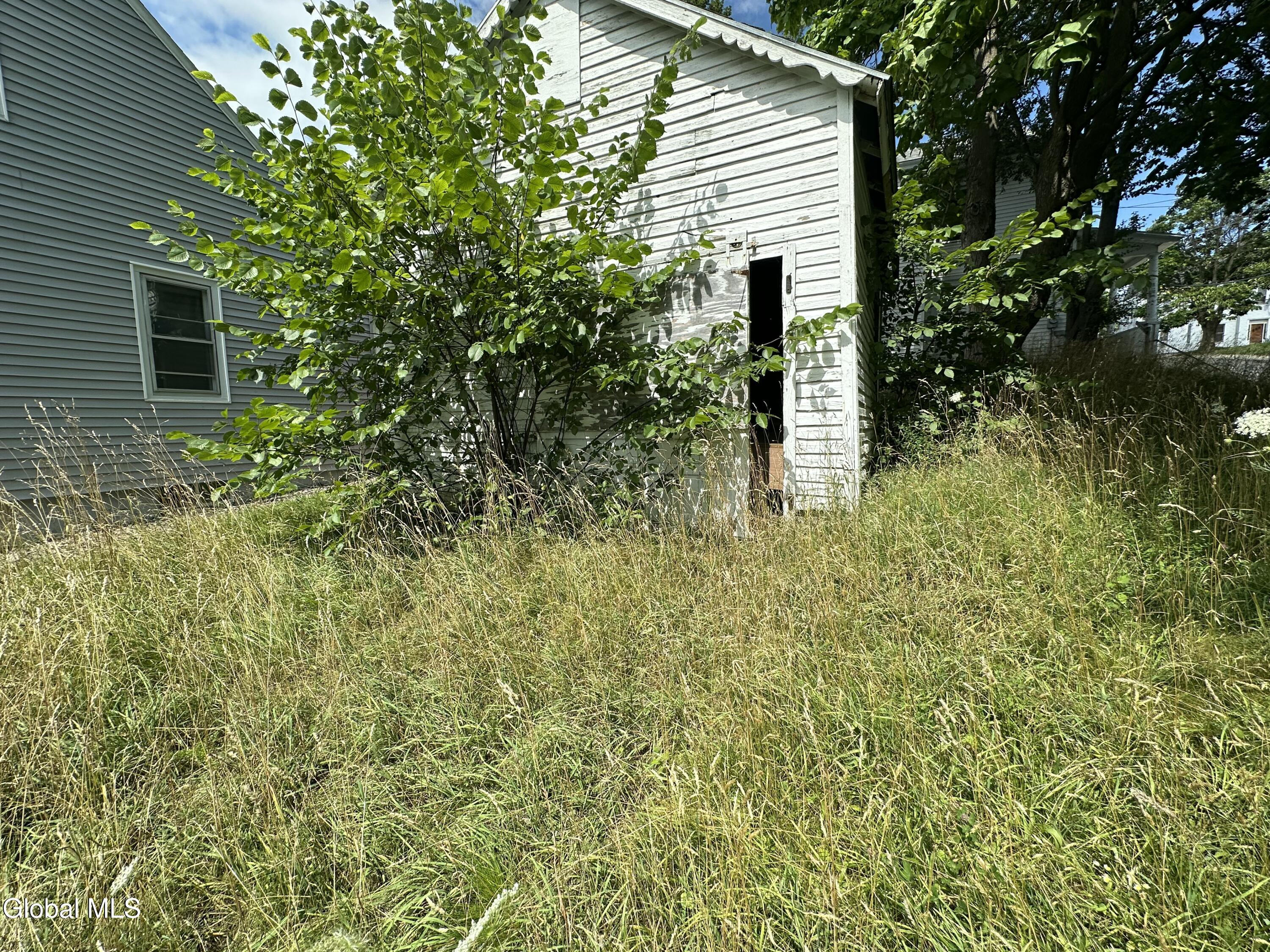 6 Henry Street Amsterdam NY 12010
