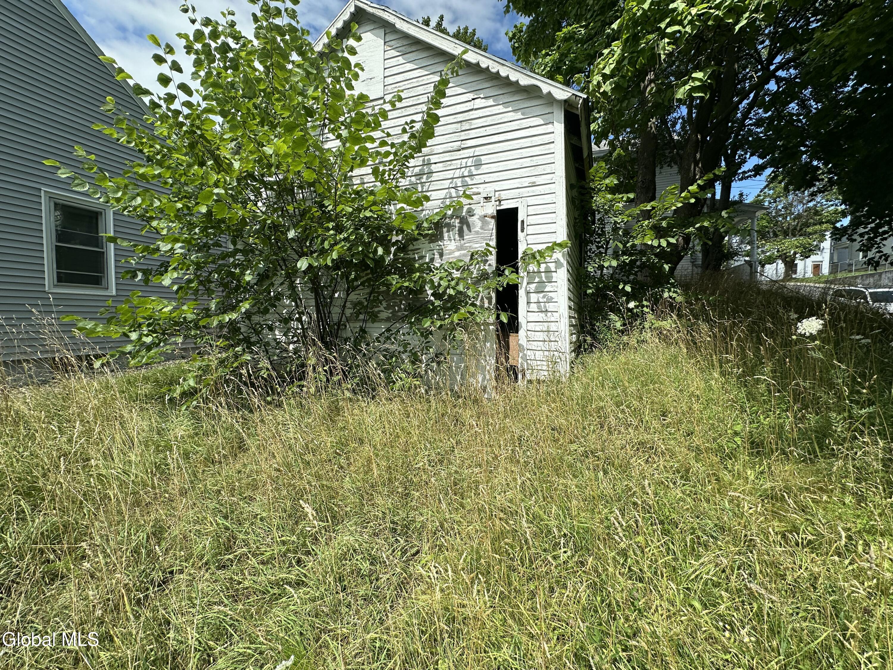 6 Henry Street Amsterdam NY 12010