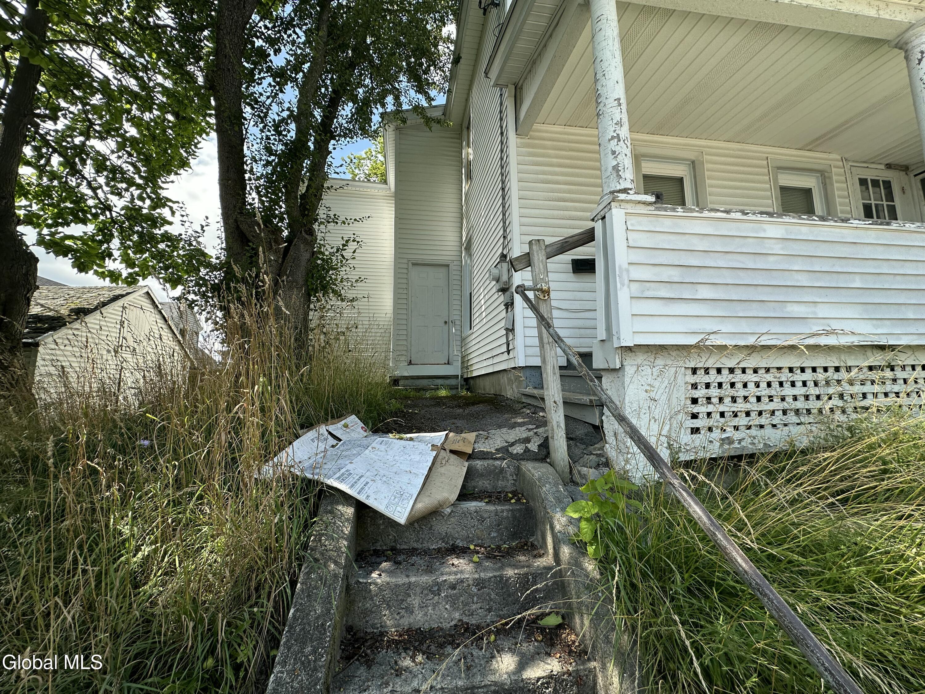 6 Henry Street Amsterdam NY 12010