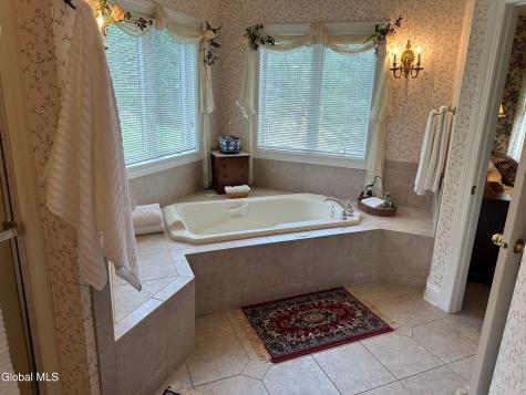 5 Avallon Way Altamont NY 12009