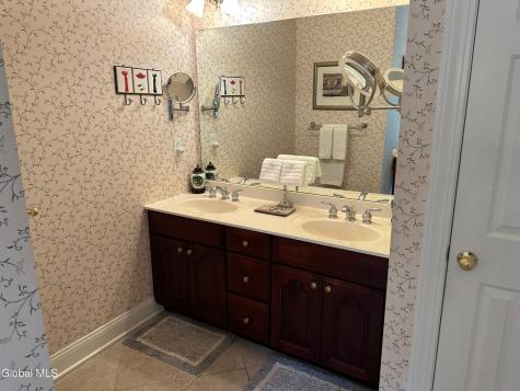 5 Avallon Way Altamont NY 12009