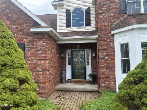 5 Avallon Way Altamont NY 12009