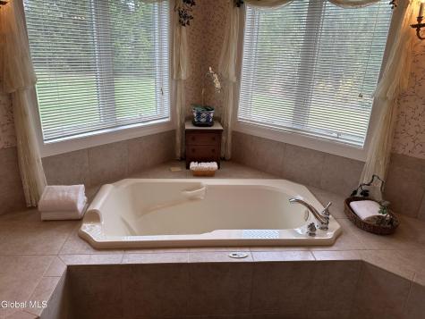 5 Avallon Way Altamont NY 12009