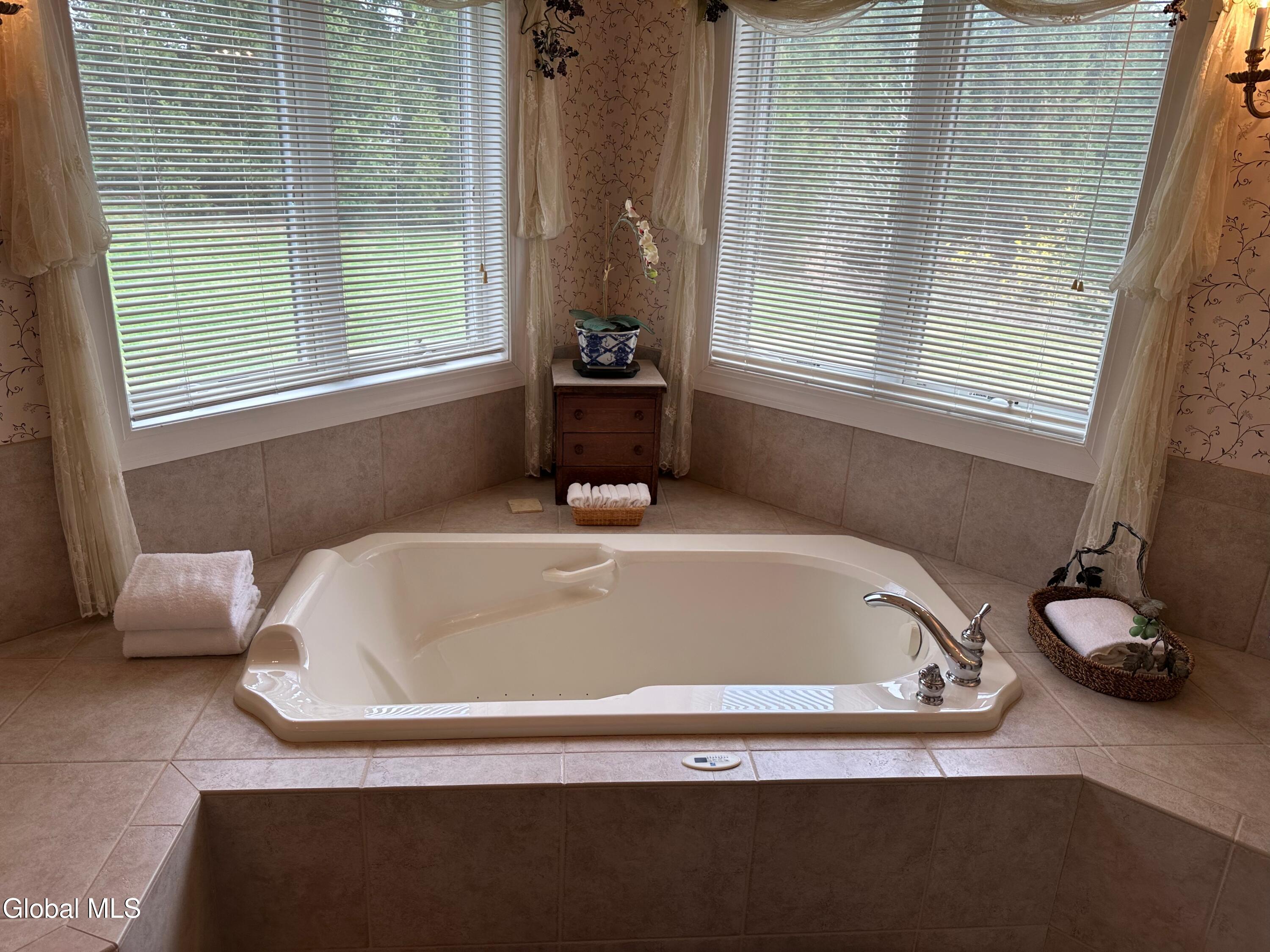 5 Avallon Way Altamont NY 12009