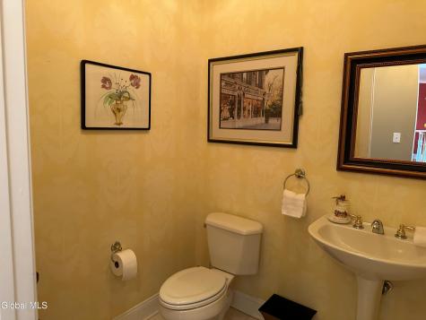 5 Avallon Way Altamont NY 12009
