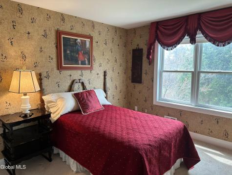 5 Avallon Way Altamont NY 12009