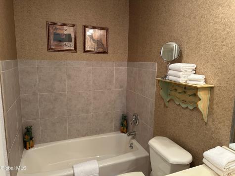 5 Avallon Way Altamont NY 12009
