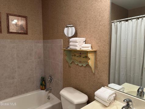 5 Avallon Way Altamont NY 12009