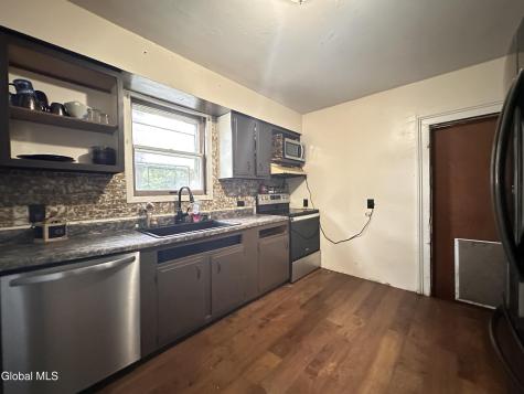 565 Nott Street Schenectady NY 12308