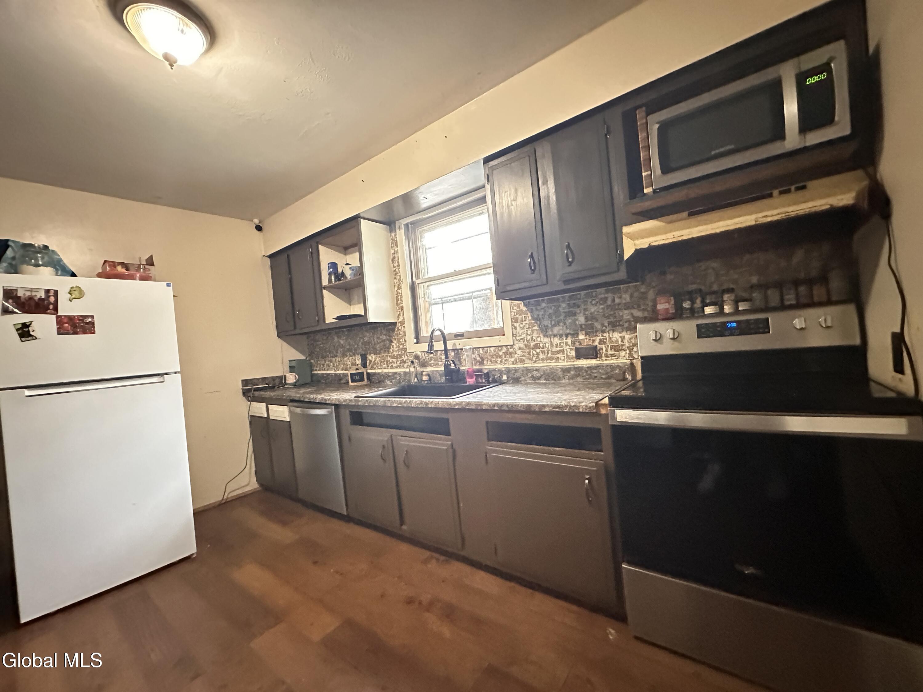 565 Nott Street Schenectady NY 12308