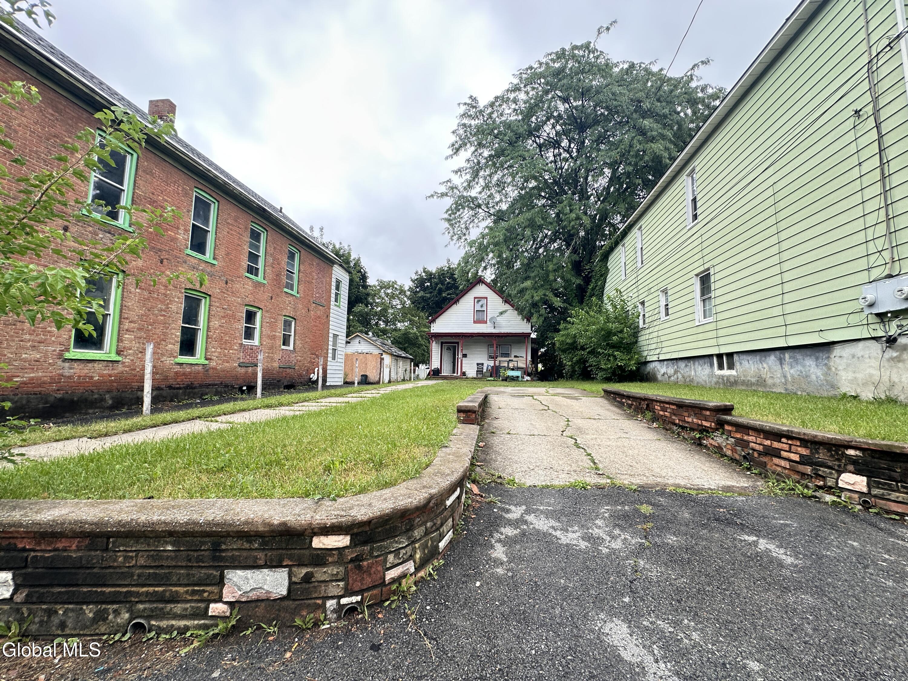 565 Nott Street Schenectady NY 12308