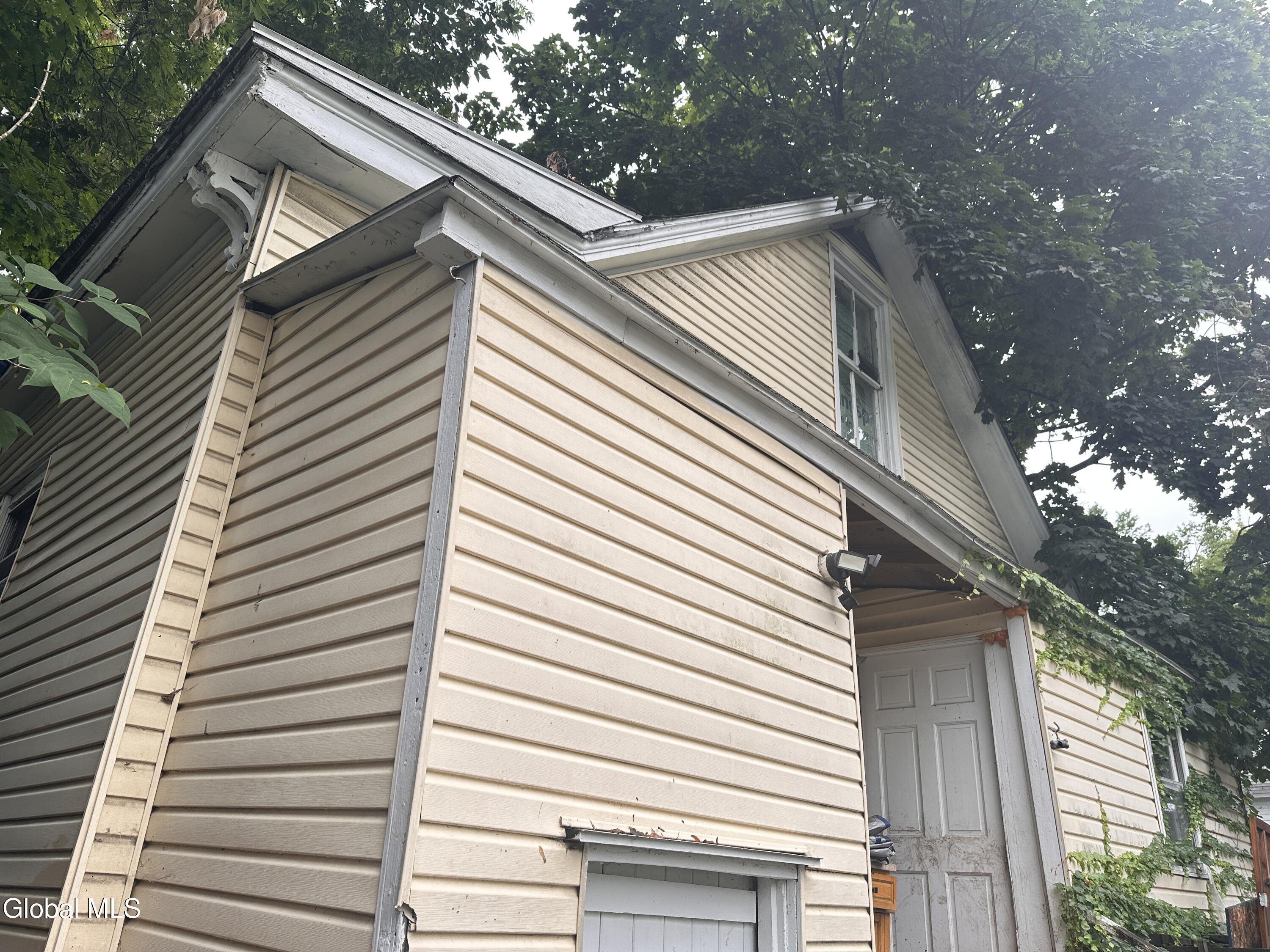 565 Nott Street Schenectady NY 12308
