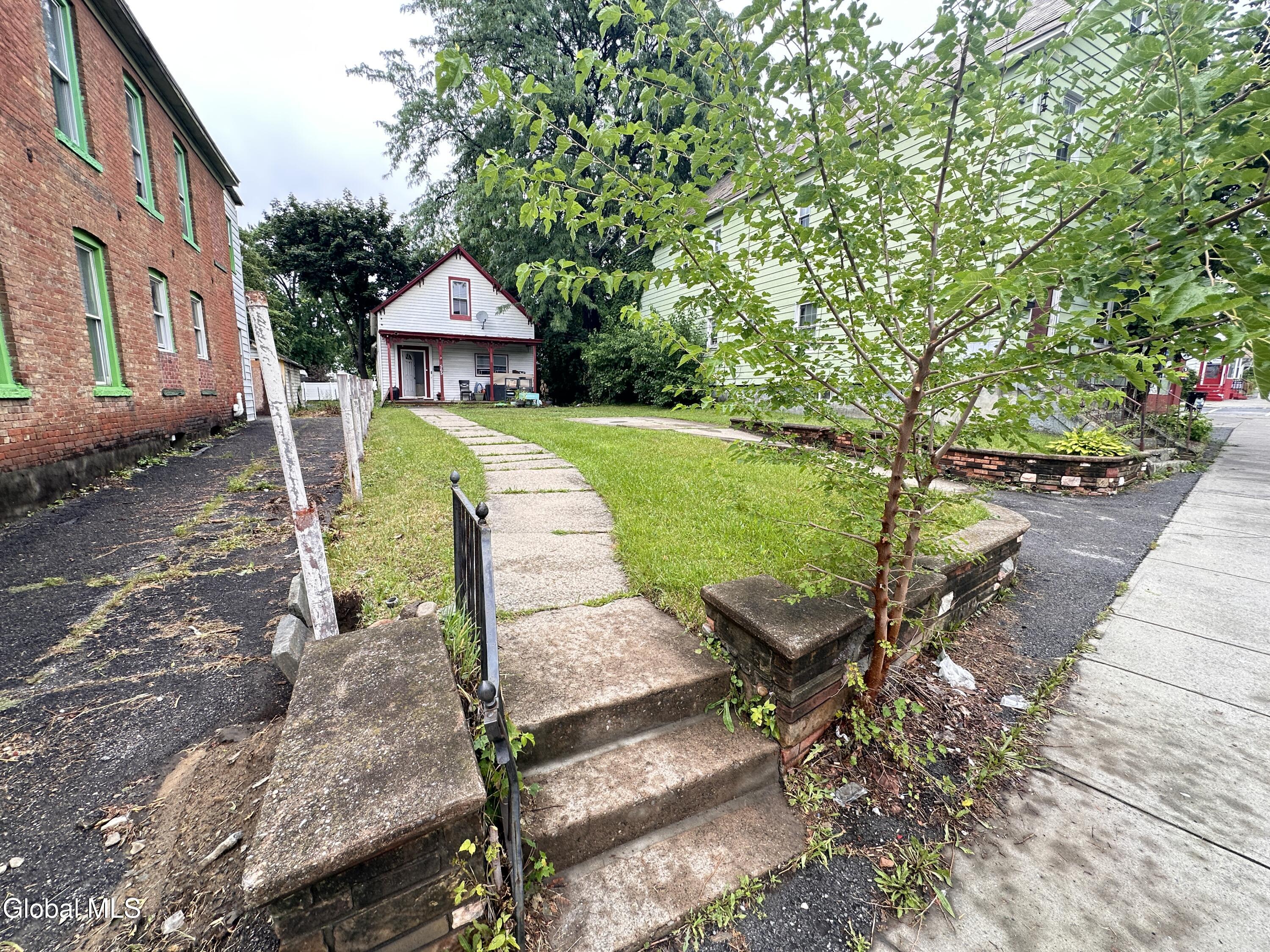565 Nott Street Schenectady NY 12308