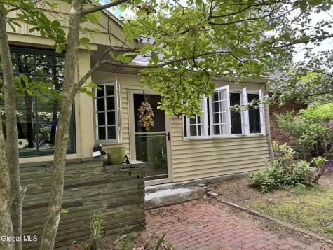 1047 Niskayuna Road Niskayuna NY 12309