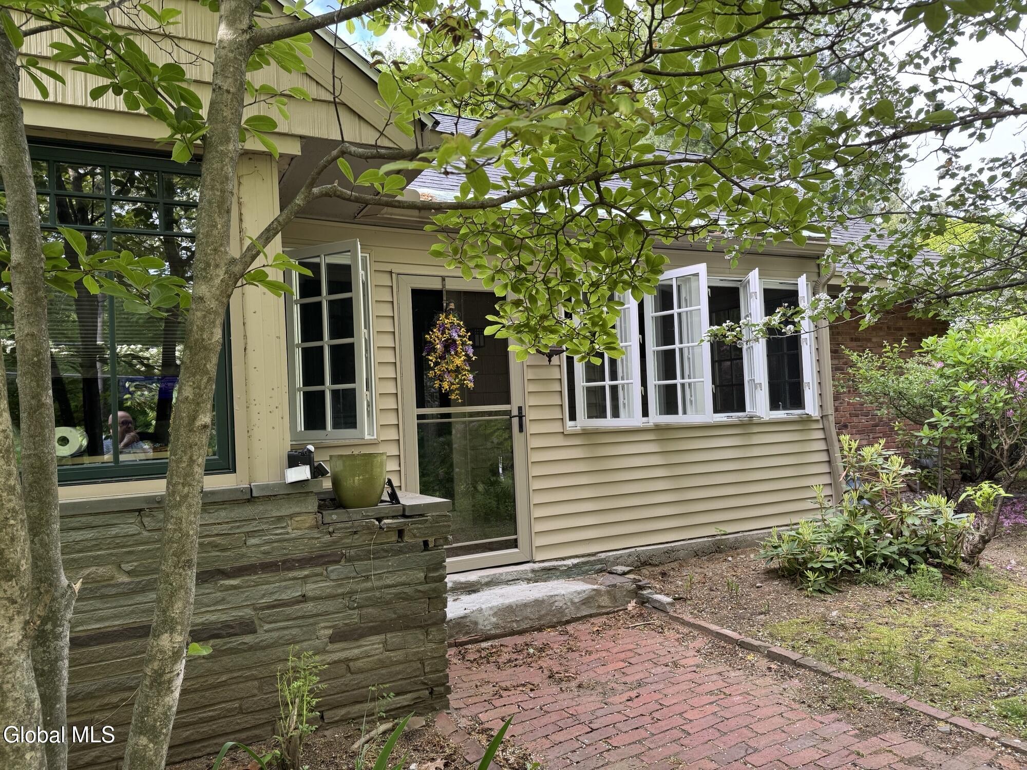 1047 Niskayuna Road Niskayuna NY 12309