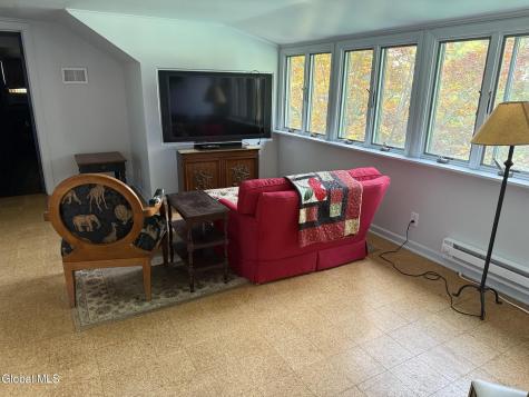 1047 Niskayuna Road Niskayuna NY 12309