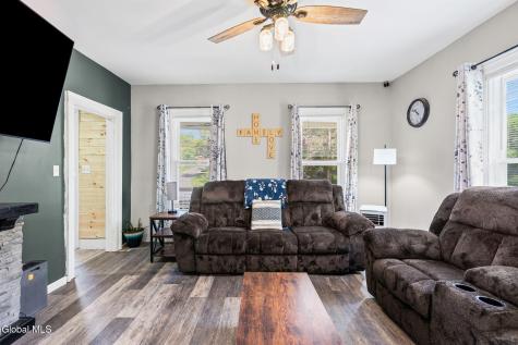 106 Cumpston Street Esperance NY 12066