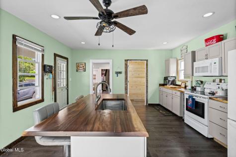106 Cumpston Street Esperance NY 12066