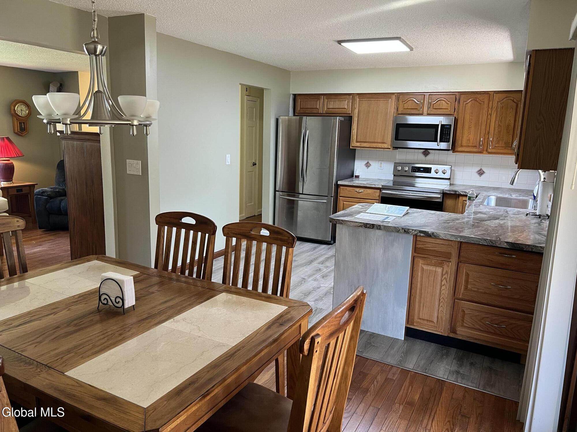 19 Applehouse Lane Queensbury NY 12804