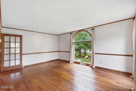 908 Mohegan Road Niskayuna NY 12309