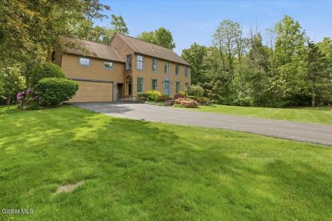 908 Mohegan Road Niskayuna NY 12309