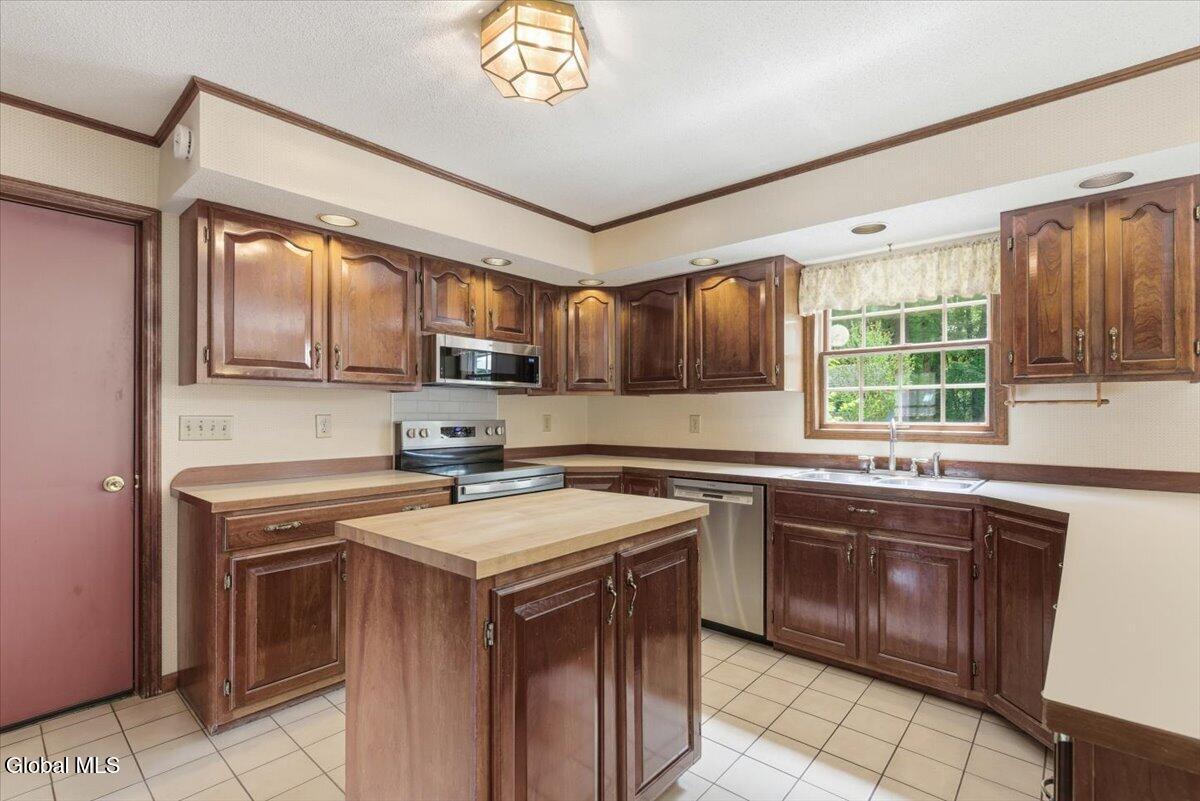 908 Mohegan Road Niskayuna NY 12309
