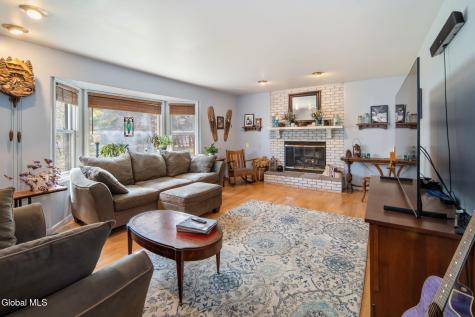 34 Axbridge Lane Delmar NY 12054
