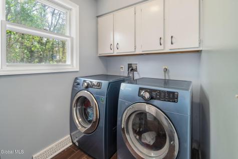 34 Axbridge Lane Delmar NY 12054