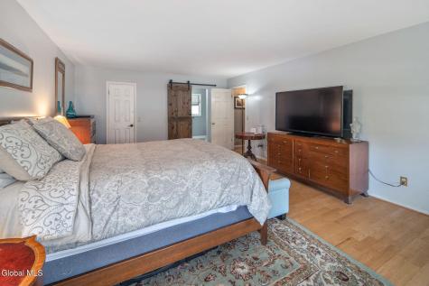 34 Axbridge Lane Delmar NY 12054