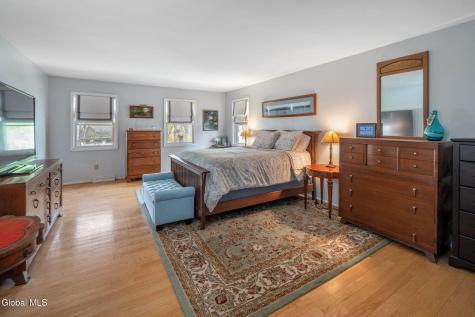 34 Axbridge Lane Delmar NY 12054