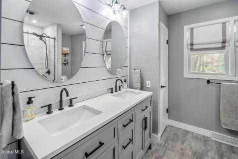 34 Axbridge Lane Delmar NY 12054