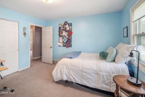 34 Axbridge Lane Delmar NY 12054