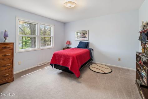 34 Axbridge Lane Delmar NY 12054