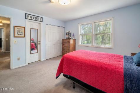 34 Axbridge Lane Delmar NY 12054
