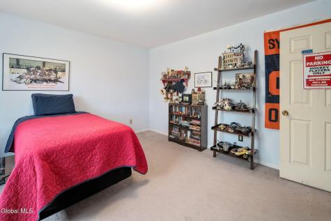 34 Axbridge Lane Delmar NY 12054