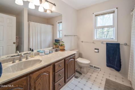 34 Axbridge Lane Delmar NY 12054