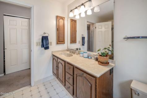 34 Axbridge Lane Delmar NY 12054
