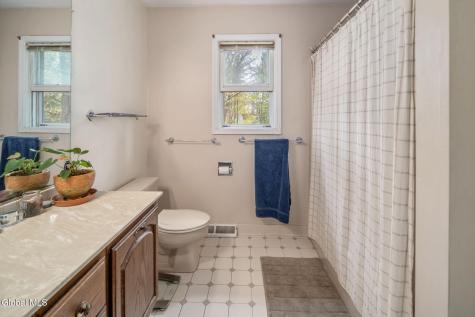 34 Axbridge Lane Delmar NY 12054