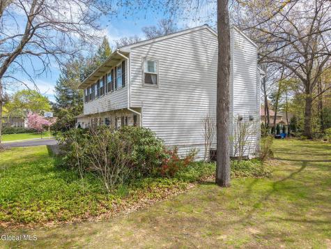 34 Axbridge Lane Delmar NY 12054