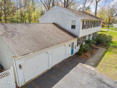 34 Axbridge Lane Delmar NY 12054