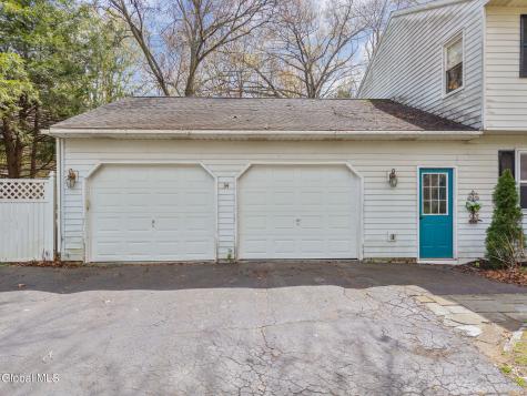 34 Axbridge Lane Delmar NY 12054