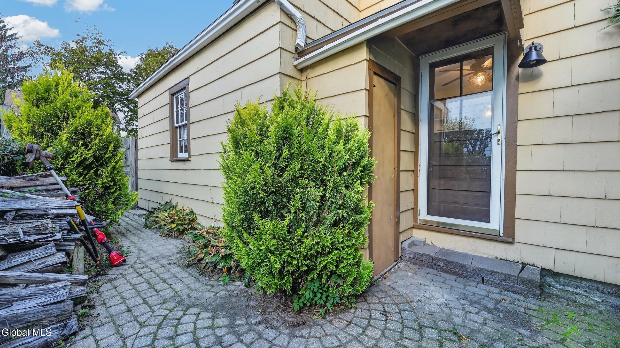 3 Gillen Terrace Gloversville NY 12078