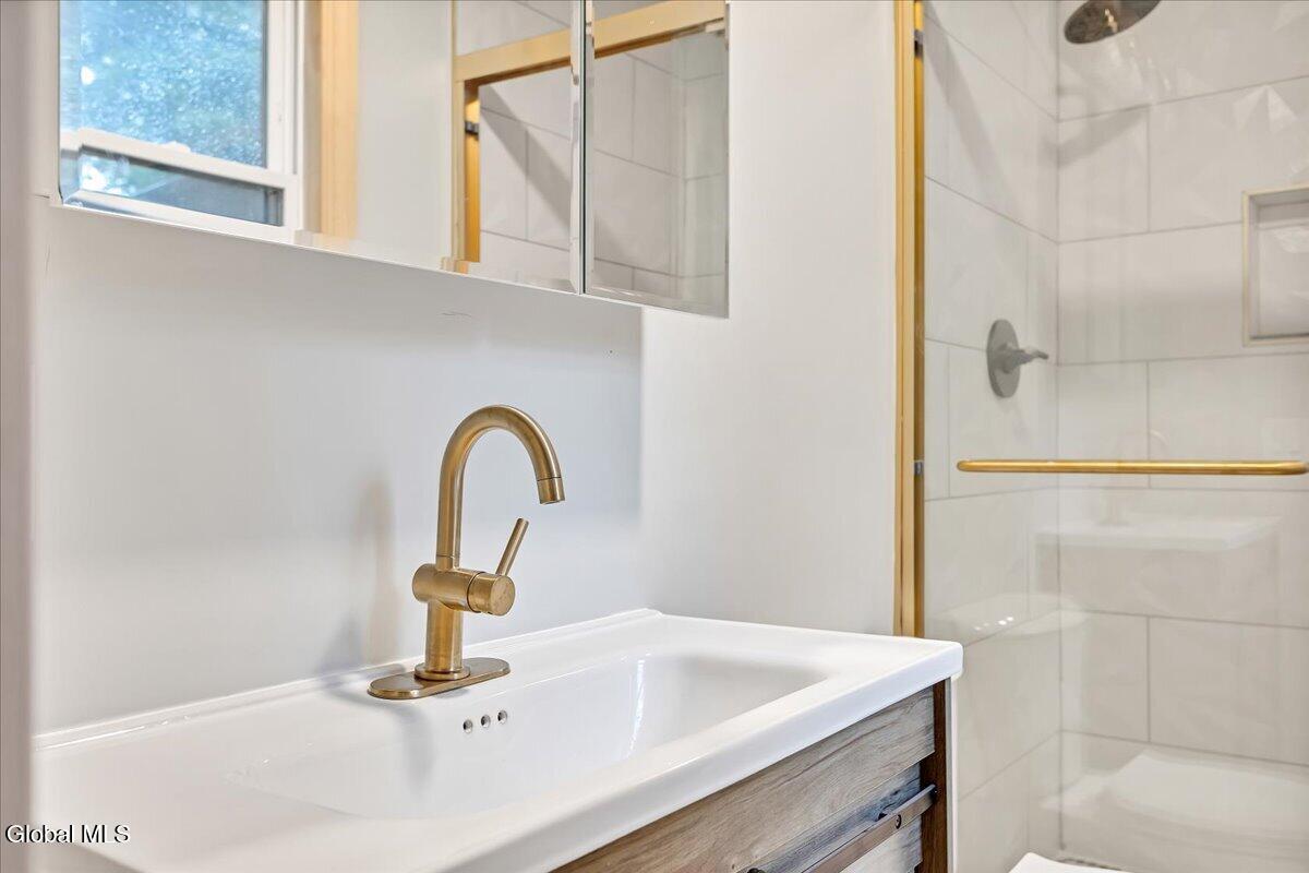 49 Tabor Halfmoon NY 12118