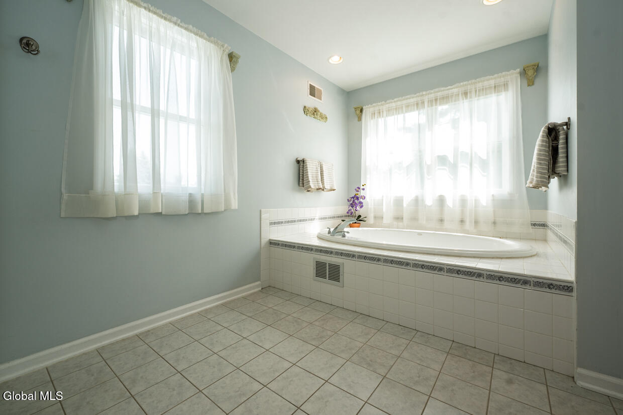 20 Ivywood Drive Selkirk NY 12158