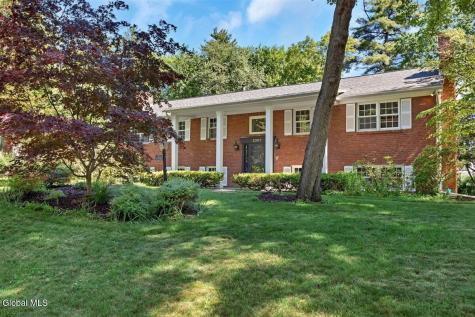 2307 Pine Ridge Road Niskayuna NY 12309