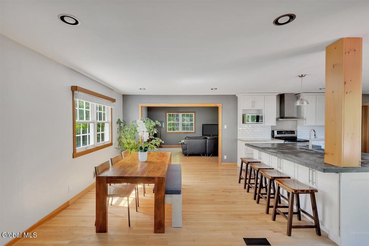 2307 Pine Ridge Road Niskayuna NY 12309
