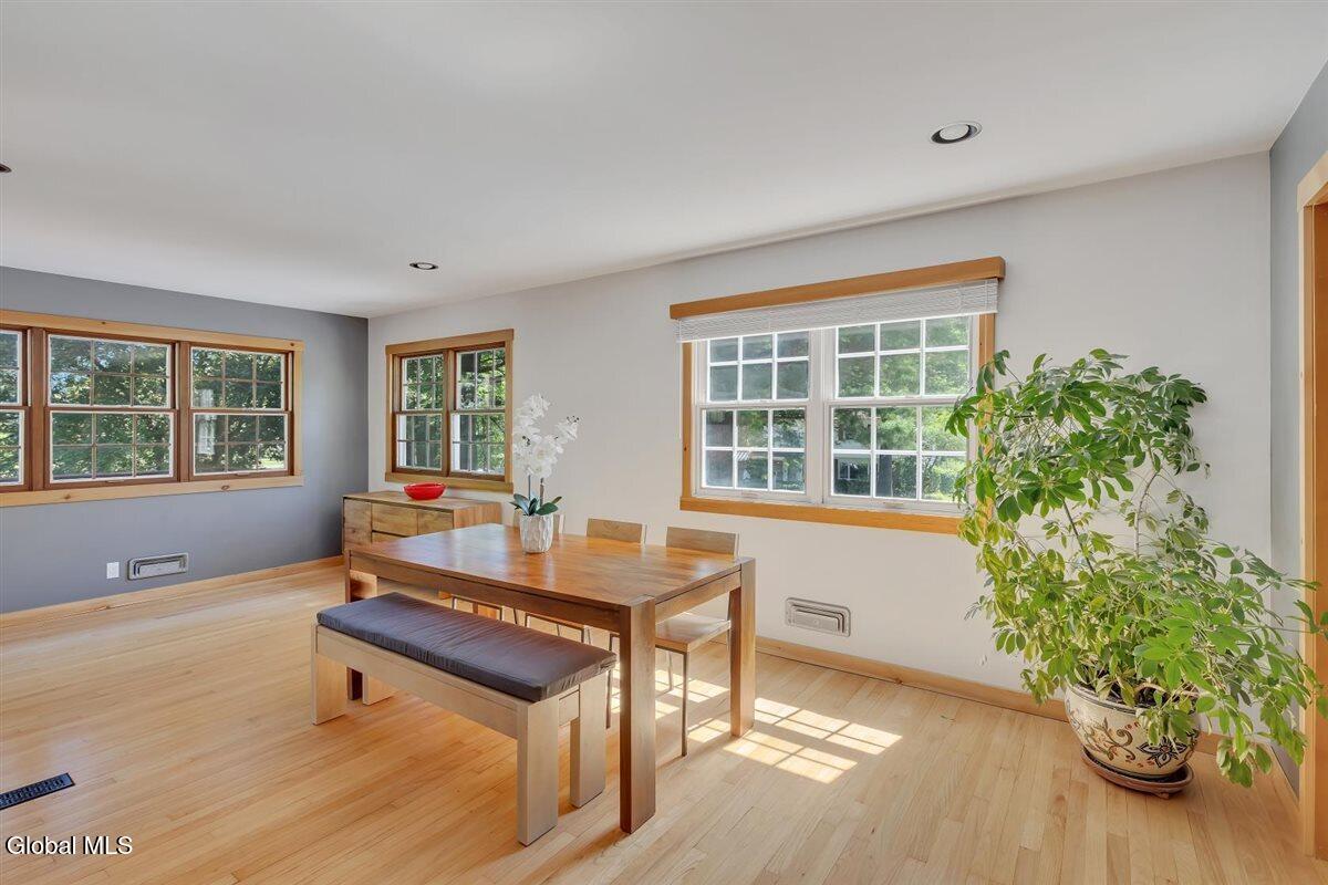 2307 Pine Ridge Road Niskayuna NY 12309
